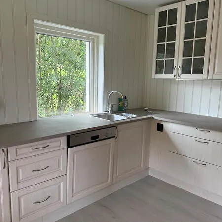 Koselig Hus I Landlige Omgivelser